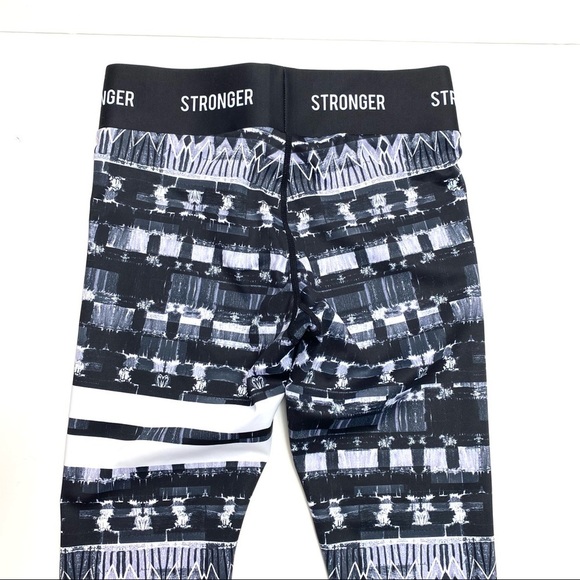 Stronger Safari Logo Aztec Print Leggings B & W - Picture 5 of 9